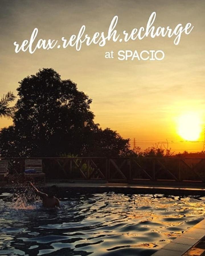 Lumban スペイシオ カリラヤ ベッド アンド ブレックファースト Bed & Breakfast エクステリア 写真